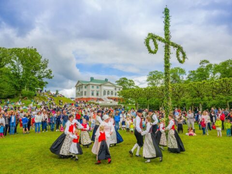 midsummer-celebration-in-sweden-1200×851